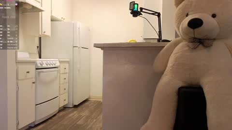 Snapshot of 007movie chatting on 01-08-25, 01:53 Emily online show from 01-08-25, 01:53