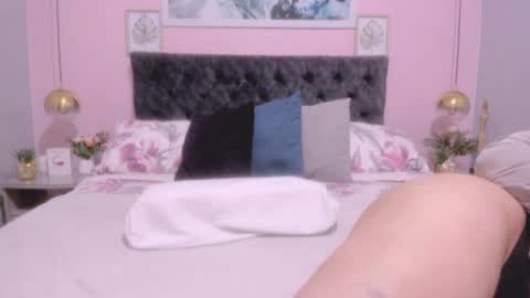 Snapshot of 00valeriasexxx chatting on 12-17-24, 04:11 Valeria online show from 12-17-24, 04:11