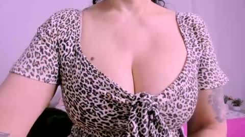 Snapshot of 00valeriasexxx chatting on 10-18-25, 09:43 Valeria online show from 10-18-25, 09:43