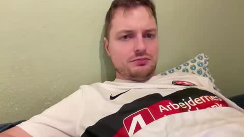 Snapshot of 095mike chatting on 11-29-25, 03:37 095mike online show from 11-29-25, 03:37