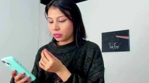 Snapshot of 0amy1 chatting on 11-04-25, 10:09 amy online show from 11-04-25, 10:09