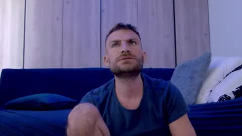 Snapshot of 10in_deluxe chatting on 10-19-25, 08:37 10in_deluxe online show from 10-19-25, 08:37