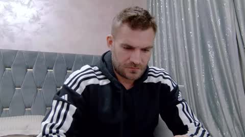 Snapshot of 10in_deluxe chatting on 12-15-25, 07:12 10in_deluxe online show from 12-15-25, 07:12