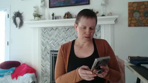 Aurora Willows online show from 04-18-26, 07:29