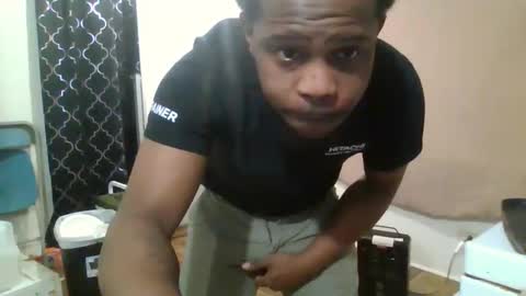 Snapshot of 123kingcrowder chatting on 12-17-25, 02:28 123kingcrowder online show from 12-17-25, 02:28