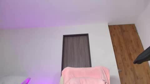 kim 04suarez online show from 09-13-25, 01:49