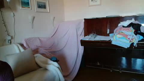 12ennie online show from 04-20-26, 07:33