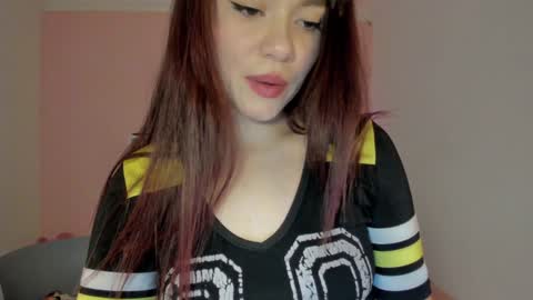 Snapshot of 18candy chatting on 01-21-25, 12:25 18candy online show from 01-21-25, 12:25