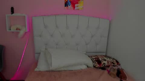 Snapshot of 18candy chatting on 12-01-25, 10:04 18candy online show from 12-01-25, 10:04