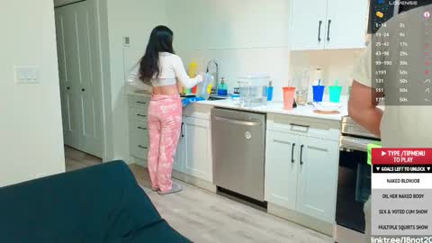 Snapshot of 18not20 chatting on 11-17-25, 01:00 Tong Ralph online show from 11-17-25, 01:00