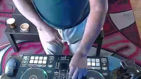 Snapshot of 19ericb68 chatting on 10-12-25, 11:59 Mr. E the BBC online show from 10-12-25, 11:59