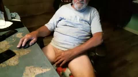 Snapshot of 1handyanddee chatting on 04-13-26, 11:54 1handyanddee online show from 04-13-26, 11:54