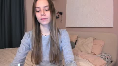 Lily 3 online show from 12-07-24, 08:49