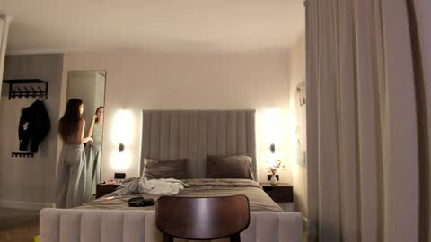 Lily 3 online show from 09-29-25, 06:57