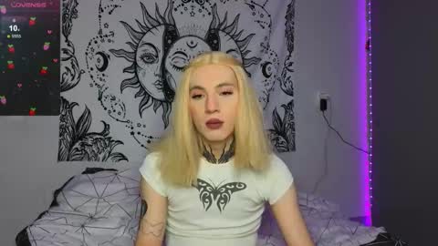 Snapshot of 1lola4ka chatting on 10-23-25, 06:28 Michelle online show from 10-23-25, 06:28