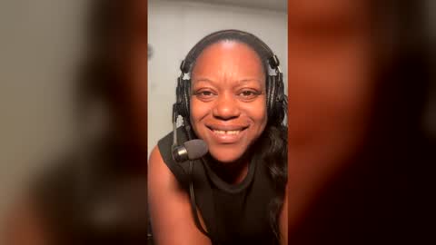 Snapshot of 1lookurhooked chatting on 01-18-26, 11:08 Lillycakes online show from 01-18-26, 11:08