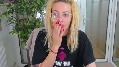 Snapshot of 1munique chatting on 12-07-24, 11:51 Moona  online show from 12-07-24, 11:51