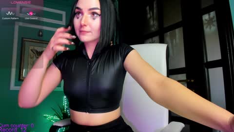 Snapshot of 1munique chatting on 12-17-24, 01:16 Moona  online show from 12-17-24, 01:16