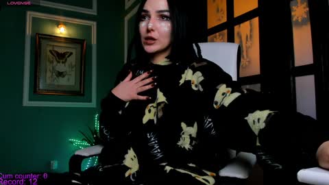 Snapshot of 1munique chatting on 12-18-24, 12:51 Moona  online show from 12-18-24, 12:51