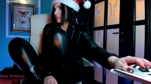 Snapshot of 1munique chatting on 12-22-24, 10:49 Moona  online show from 12-22-24, 10:49