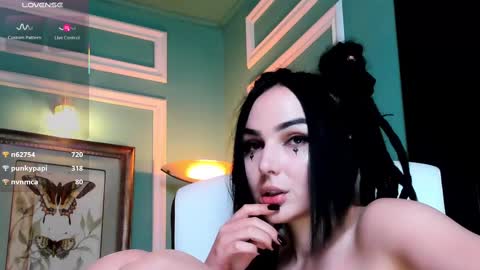 Snapshot of 1munique chatting on 02-26-25, 06:11 Moona  online show from 02-26-25, 06:11