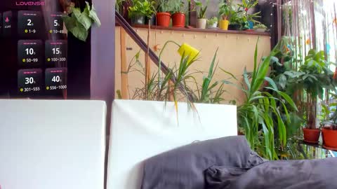 Snapshot of 1munique chatting on 09-19-25, 12:17 Moona  online show from 09-19-25, 12:17