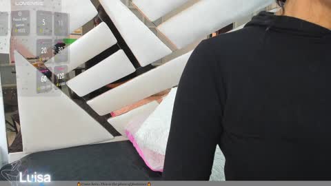 Snapshot of 1naughty_milf chatting on 12-20-24, 11:21 Luisa online show from 12-20-24, 11:21