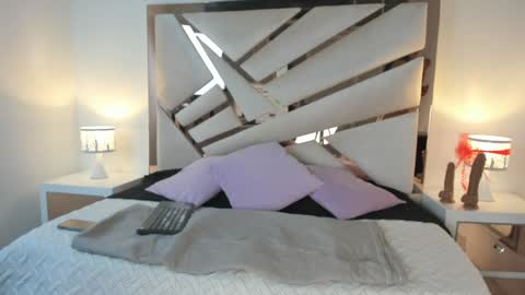 Snapshot of 1naughty_milf chatting on 12-29-24, 07:06 Luisa online show from 12-29-24, 07:06