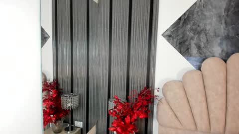 Snapshot of 1naughty_milf chatting on 01-12-26, 01:05 Luisa online show from 01-12-26, 01:05