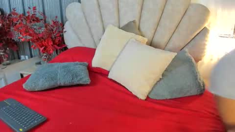 Snapshot of 1naughty_milf chatting on 01-19-26, 02:21 Luisa online show from 01-19-26, 02:21