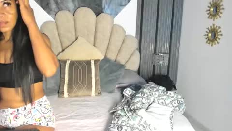 Snapshot of 1naughty_milf chatting on 02-26-26, 11:31 Luisa online show from 02-26-26, 11:31