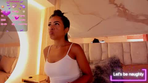 Snapshot of 1naughty_milf chatting on 03-20-26, 01:27 Luisa online show from 03-20-26, 01:27