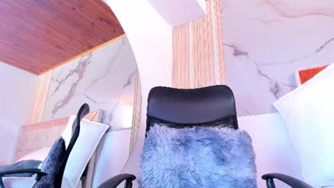Luisa online show from 06-15-26, 02:36