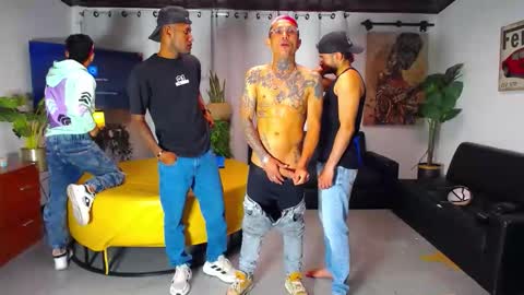 Snapshot of 1pushman chatting on 11-15-25, 02:02 pushman online show from 11-15-25, 02:02