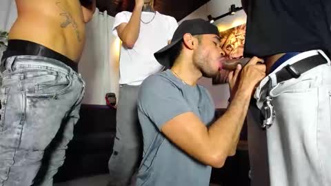 Snapshot of 1pushman chatting on 12-01-25, 11:48 pushman online show from 12-01-25, 11:48