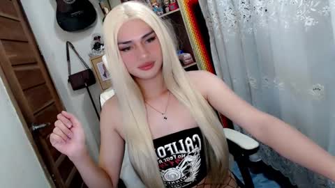 Snapshot of 1sexy_kattie chatting on 12-04-25, 01:31 1sexy kattie online show from 12-04-25, 01:31