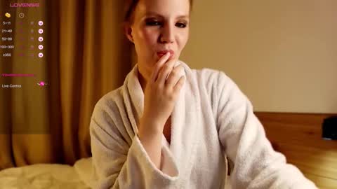 VICTORIA online show from 10-23-25, 12:54