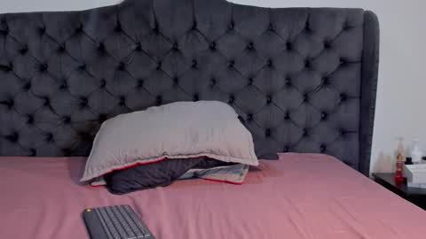 1Threestar online show from 12-18-25, 01:22