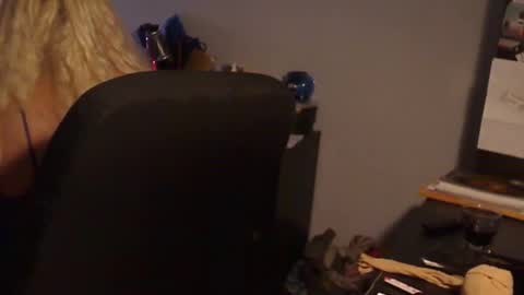 Snapshot of 1xtrahornyone chatting on 12-05-24, 01:47 Susan online show from 12-05-24, 01:47