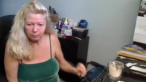 Snapshot of 1xtrahornyone chatting on 12-13-24, 03:32 Susan online show from 12-13-24, 03:32