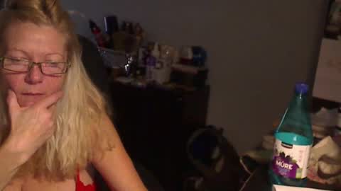 Snapshot of 1xtrahornyone chatting on 12-24-24, 02:43 Susan online show from 12-24-24, 02:43