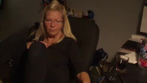 Snapshot of 1xtrahornyone chatting on 12-28-24, 02:54 Susan online show from 12-28-24, 02:54