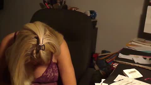 Snapshot of 1xtrahornyone chatting on 01-01-25, 04:18 Susan online show from 01-01-25, 04:18