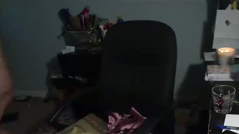 Snapshot of 1xtrahornyone chatting on 10-17-25, 01:53 Susan online show from 10-17-25, 01:53