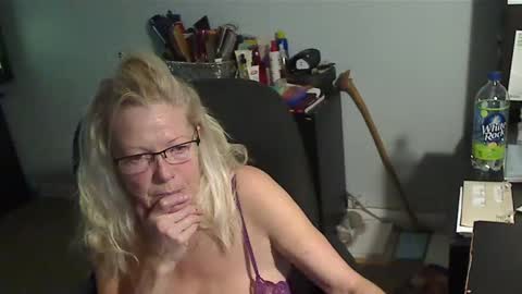 Snapshot of 1xtrahornyone chatting on 11-17-25, 12:16 Susan online show from 11-17-25, 12:16