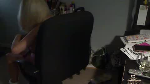 Snapshot of 1xtrahornyone chatting on 11-21-25, 03:38 Susan online show from 11-21-25, 03:38