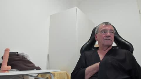Snapshot of 200gentleman chatting on 12-12-24, 04:10 Henk online show from 12-12-24, 04:10
