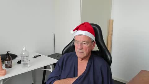 Snapshot of 200gentleman chatting on 12-23-24, 02:17 Henk online show from 12-23-24, 02:17