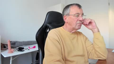 Snapshot of 200gentleman chatting on 01-02-25, 03:08 Henk online show from 01-02-25, 03:08