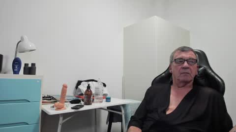 Snapshot of 200gentleman chatting on 01-12-25, 07:21 Henk online show from 01-12-25, 07:21